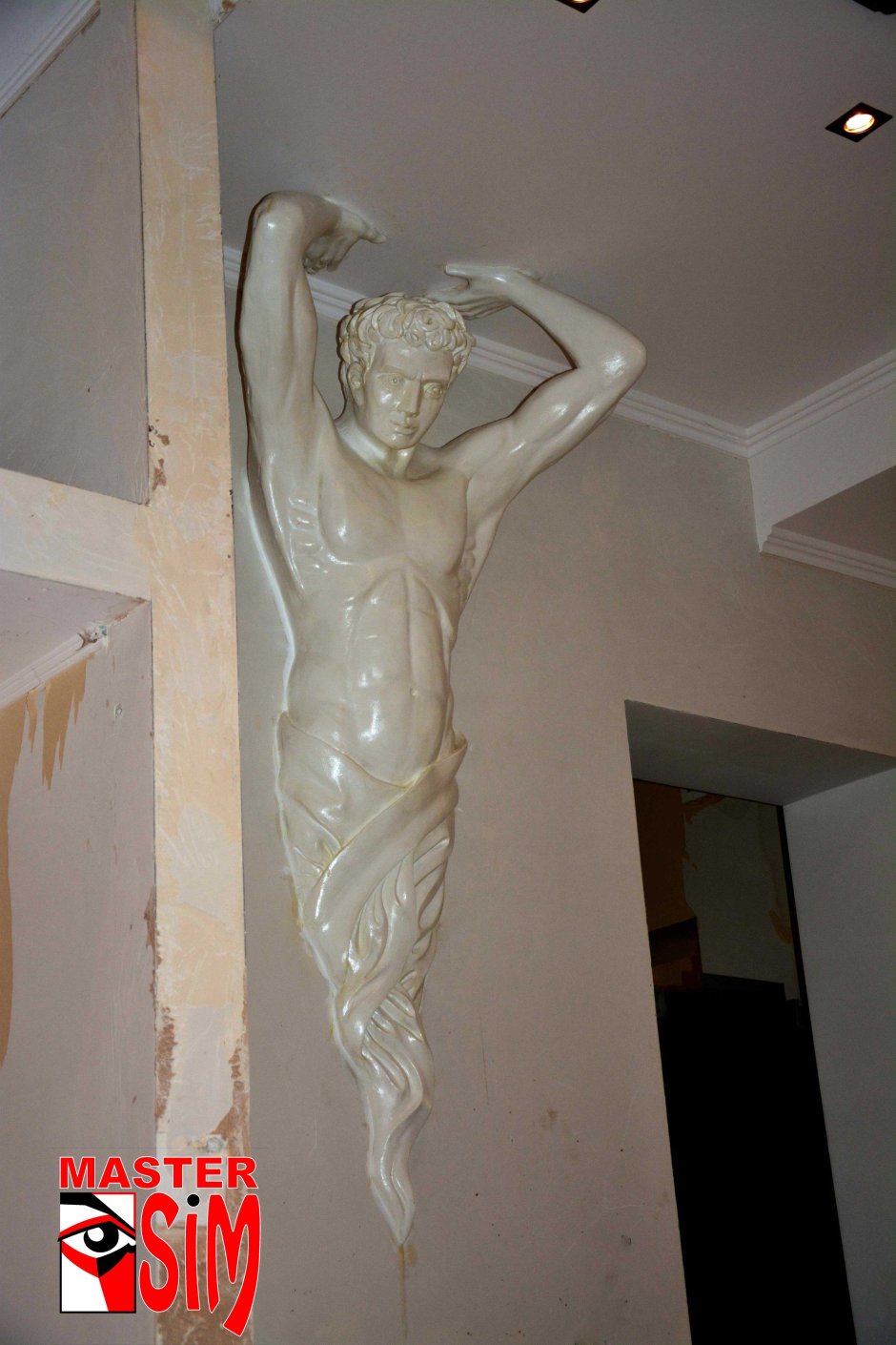 Скульптура барельеф Атлант