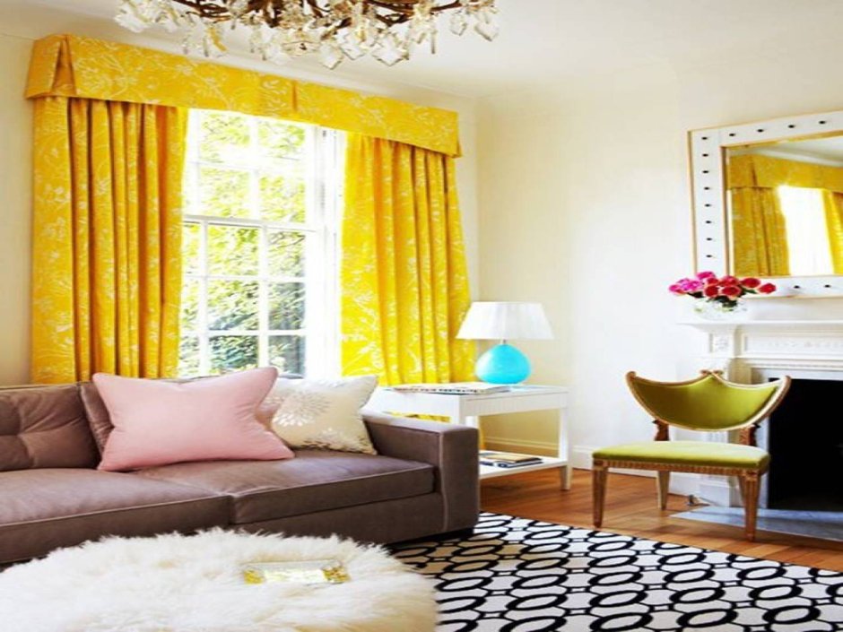 Текстиль желтого цвета в интерьере гостиной