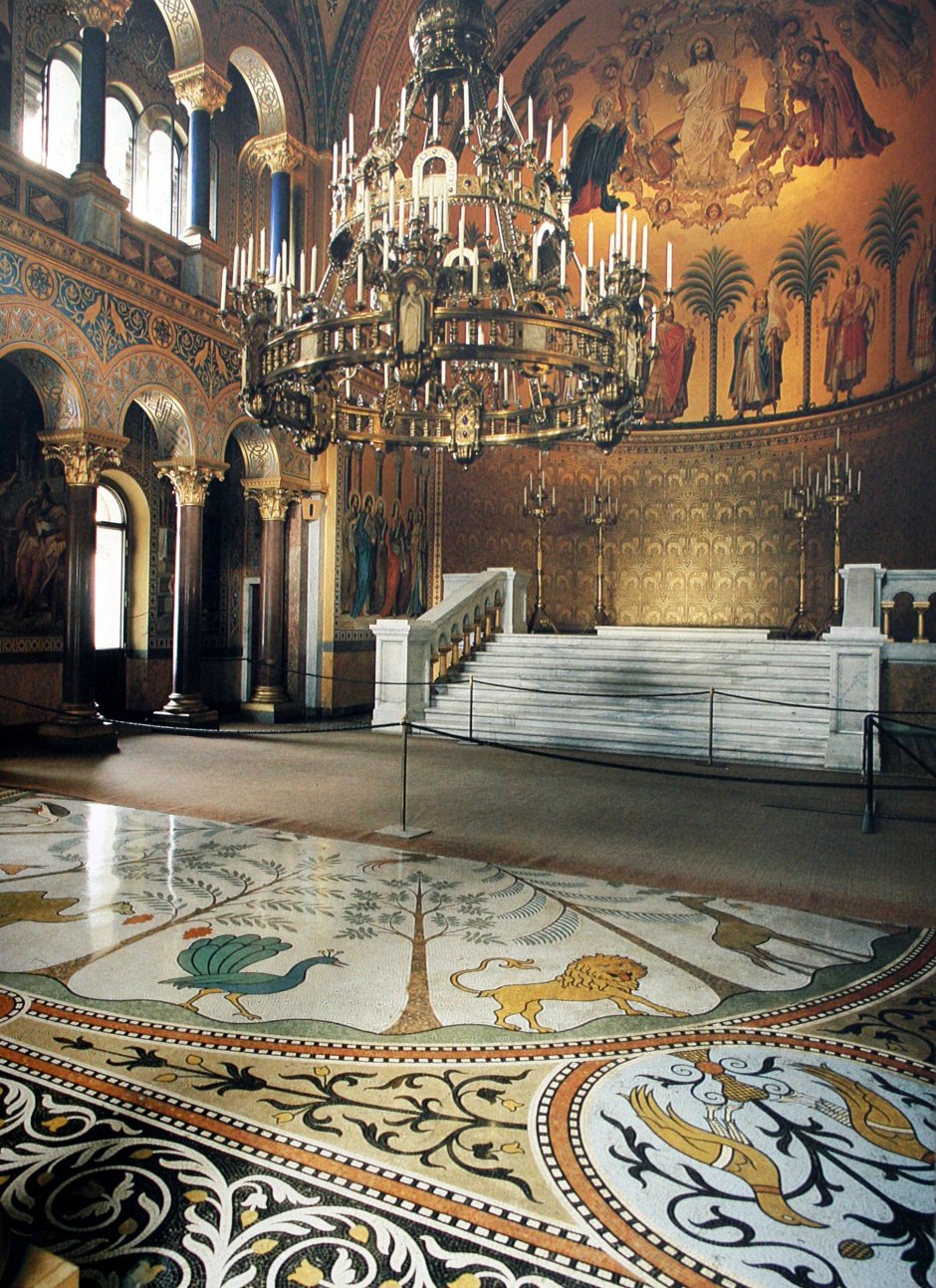 Замок Нойшванштайн внутри Тронный зал