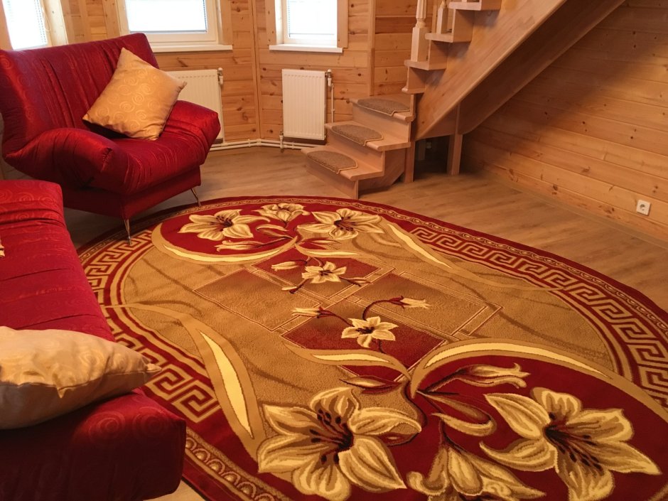Русский дом с ковром