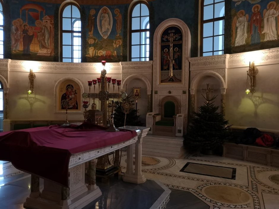 Алтарь Сретенского монастыря в Москве