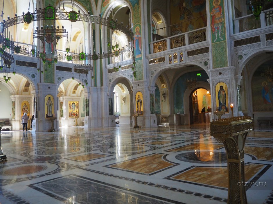Трапезная Сретенского монастыря в Москве