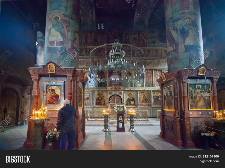 Сретенский монастырь в Москве внутри
