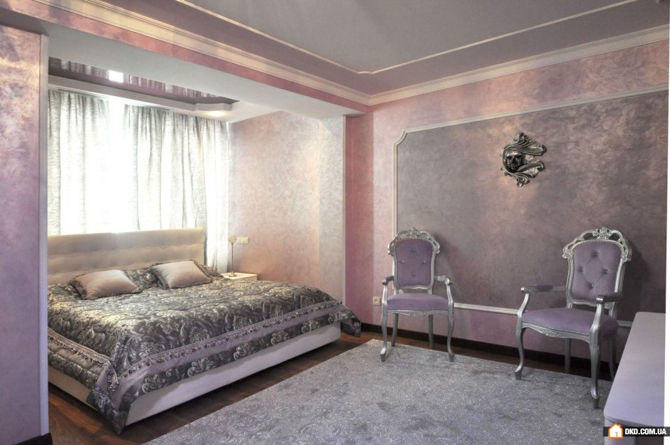Серая венецианская штукатурка в спальне