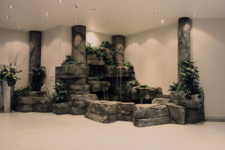 Декоративные фонтаны и водопады в интерьере (38 фото)