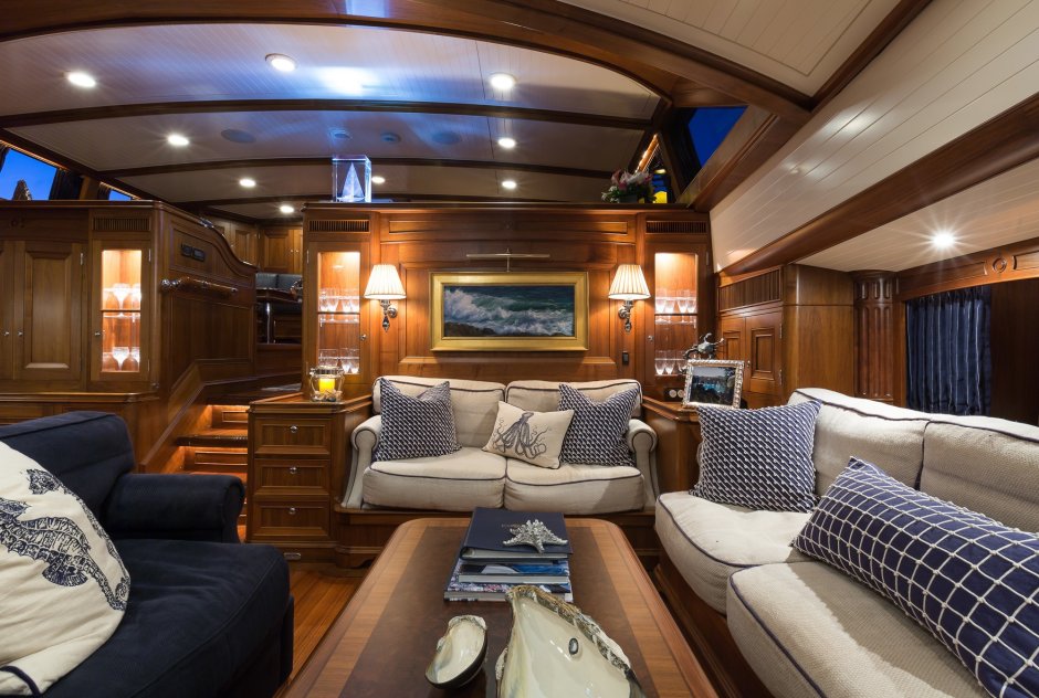 Яхта Luxury Yacht
