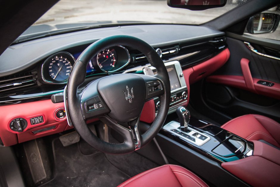 2016 Maserati Quattroporte Interior