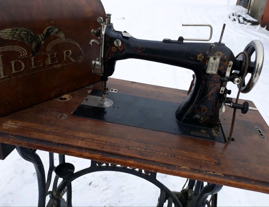 Швейная машинка Adler 452