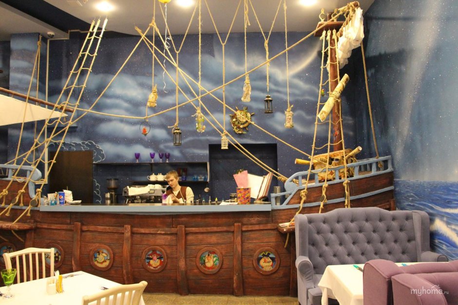 Интерьер кафе в морском стиле