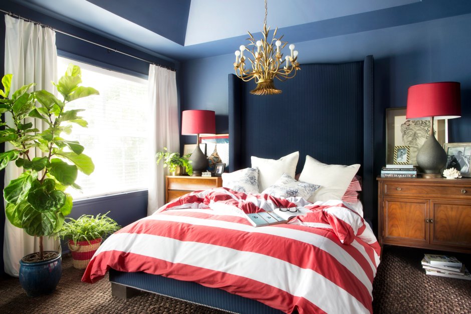 Красно синяя спальня