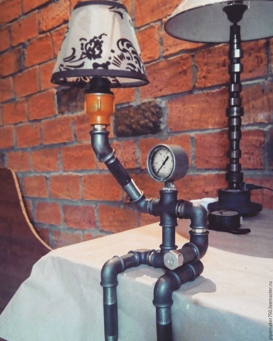 Лампа из водопроводных фитингов
