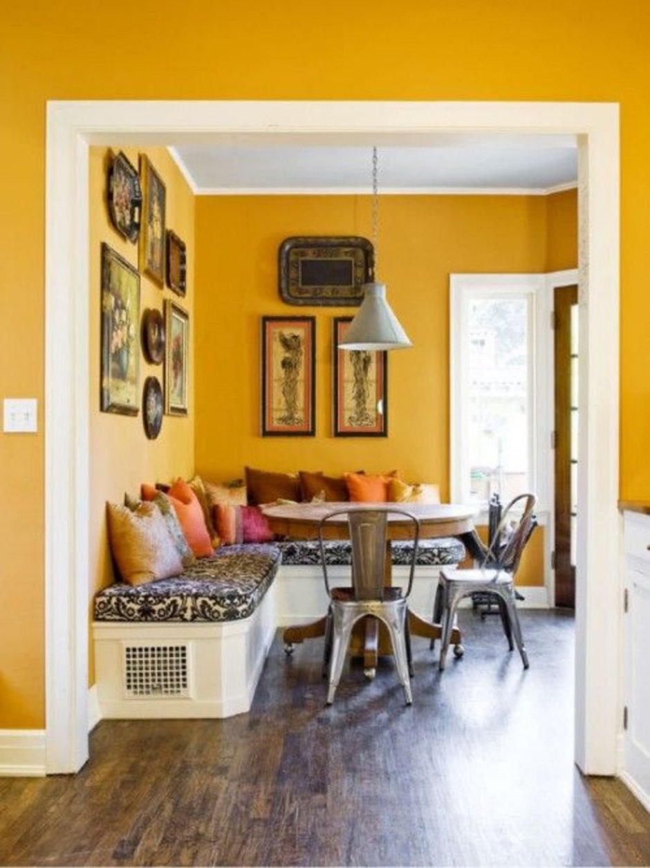 Желтые стены в интерьере кухни