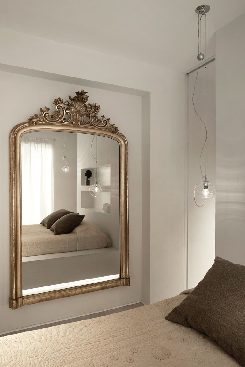 Зеркало в спальне