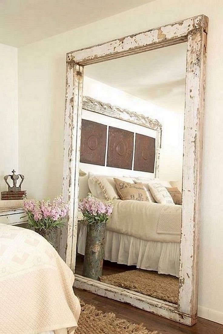 Спальня с большими зеркалами