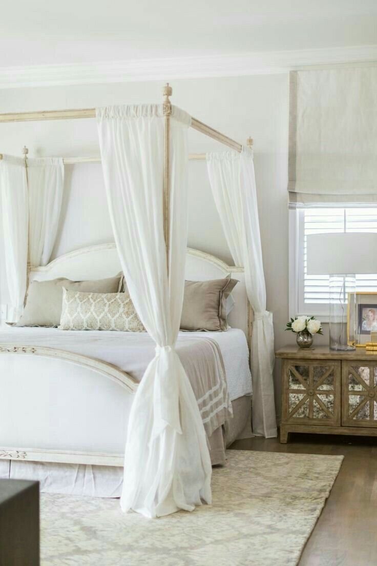 Спальная кровать с балдахином