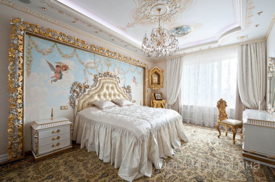 Фреска в интерьере спальни в классическом стиле