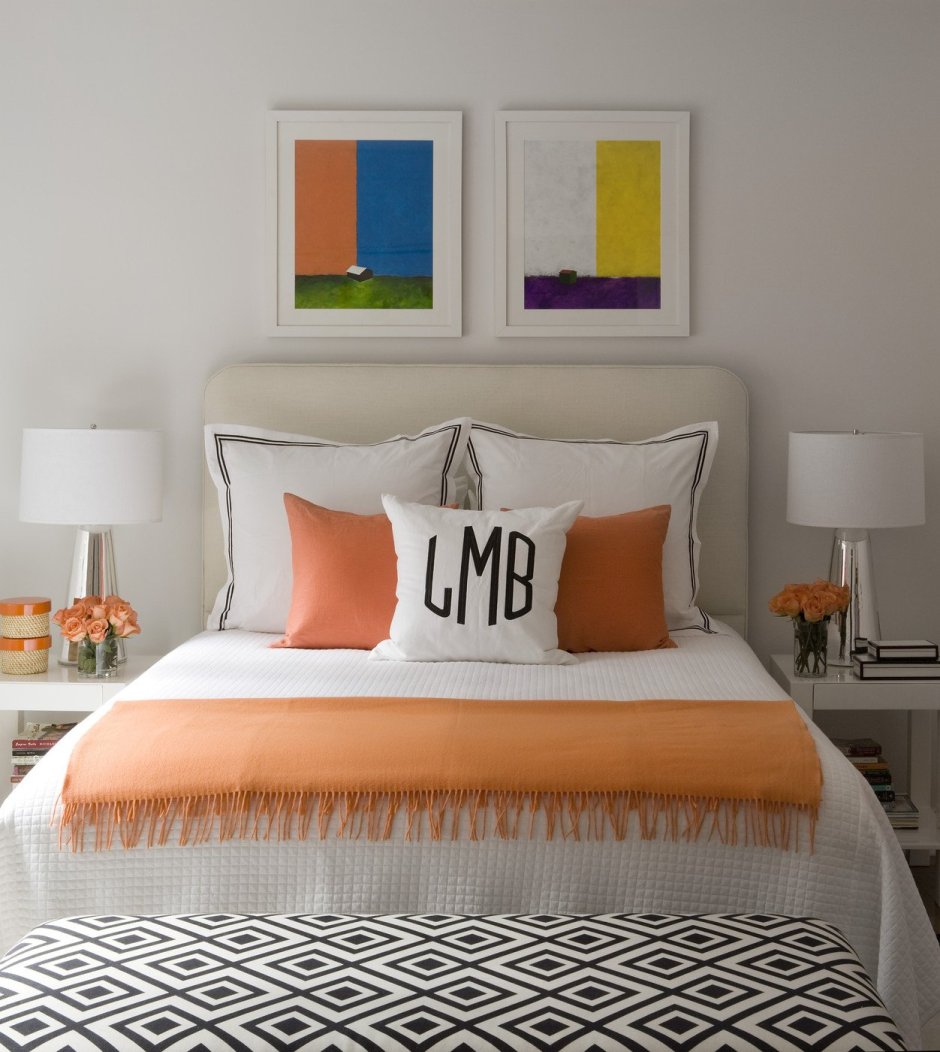 Серо оранжевая спальня