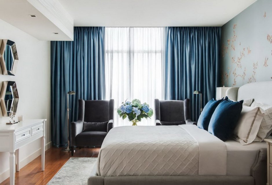 Шторы в спальню в современном стиле синие