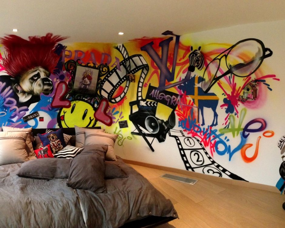 Разрисованные стены в комнате
