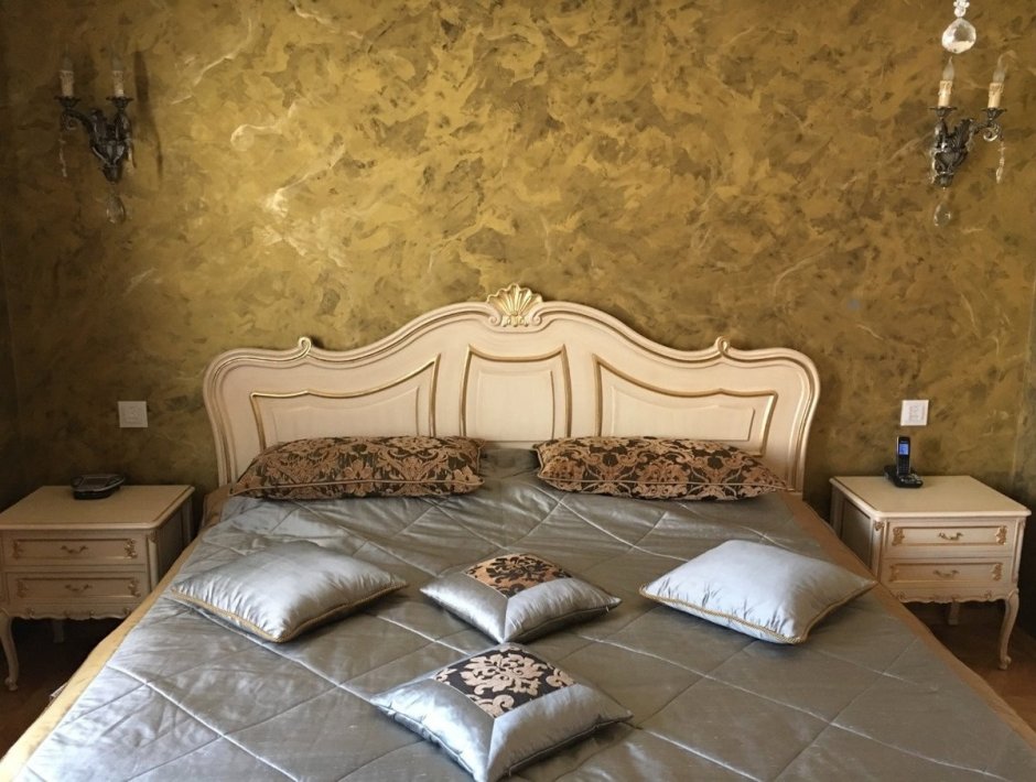 Венецианская штукатурка в интерьере спальни