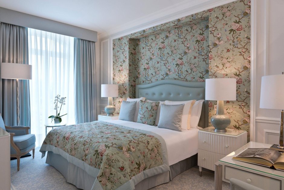 Дизайн спальни с цветочными обоями (76 фото)