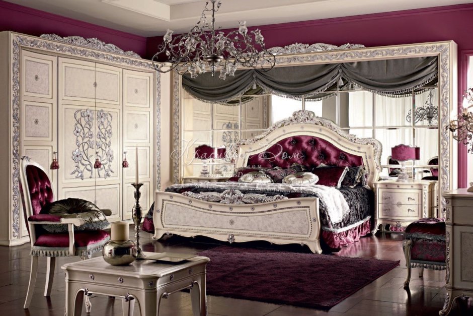 Спальный гарнитур в королевском стиле