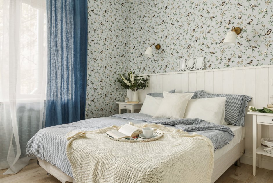 Спальня в скандинавском стиле обои с птичками