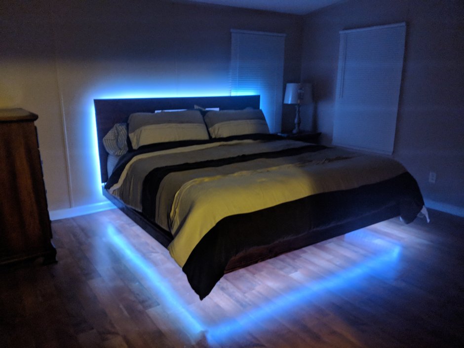 Летающая кровать с подсветкой