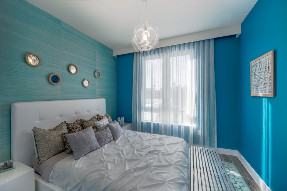 Голубой интерьер комнаты