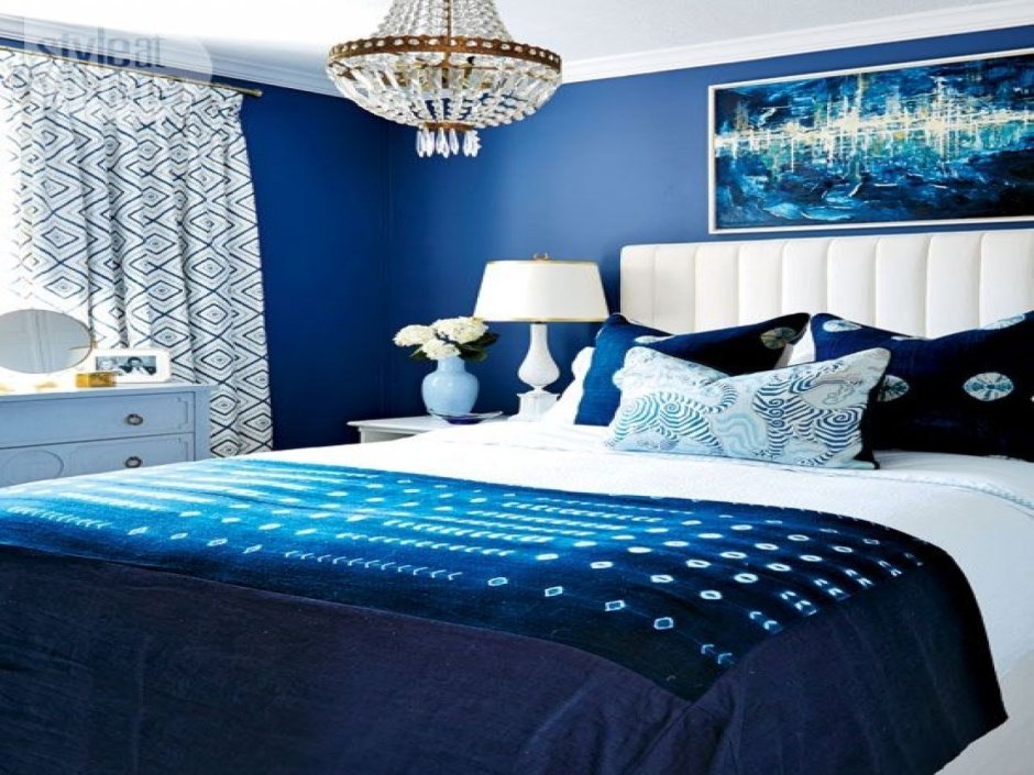 Спальня в сине-белом цвете