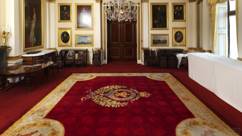 Большой зал Букингемского дворца