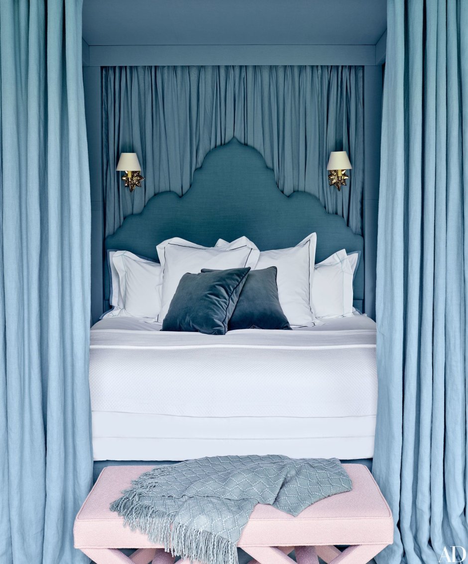 Синяя кровать