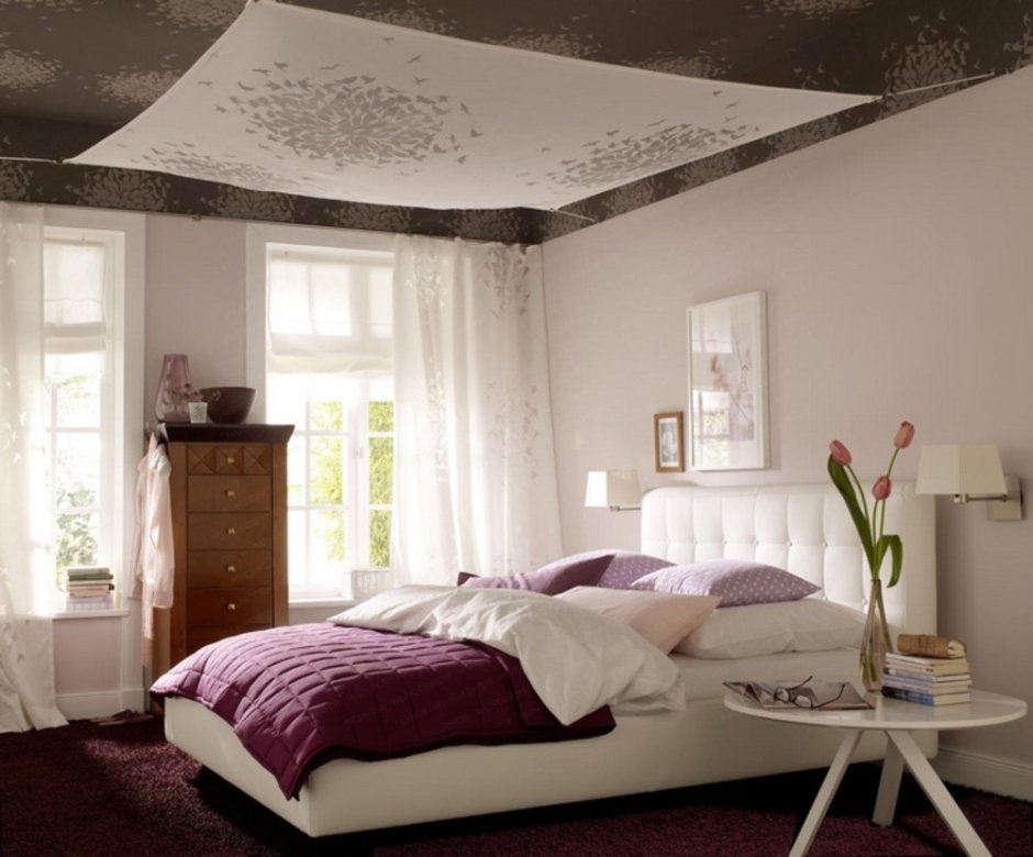Потолок с тканью в спальне
