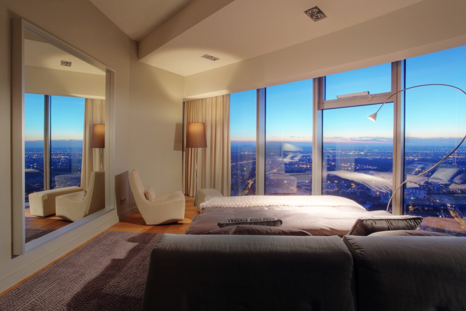 Стеклянная спальня с панорамными окнами
