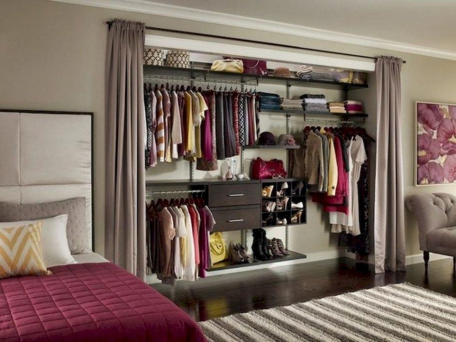 Уютная спальня с гардеробной