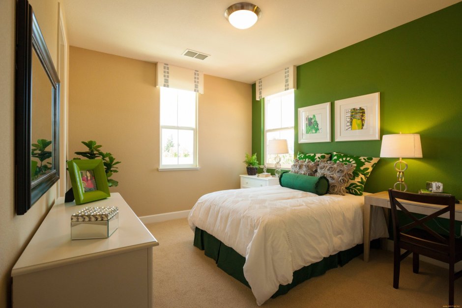 Зеленые стены в спальне