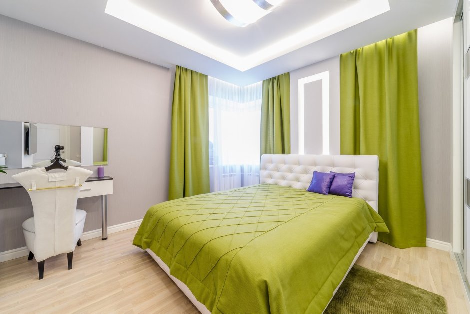 Зеленая спальня с балдахином