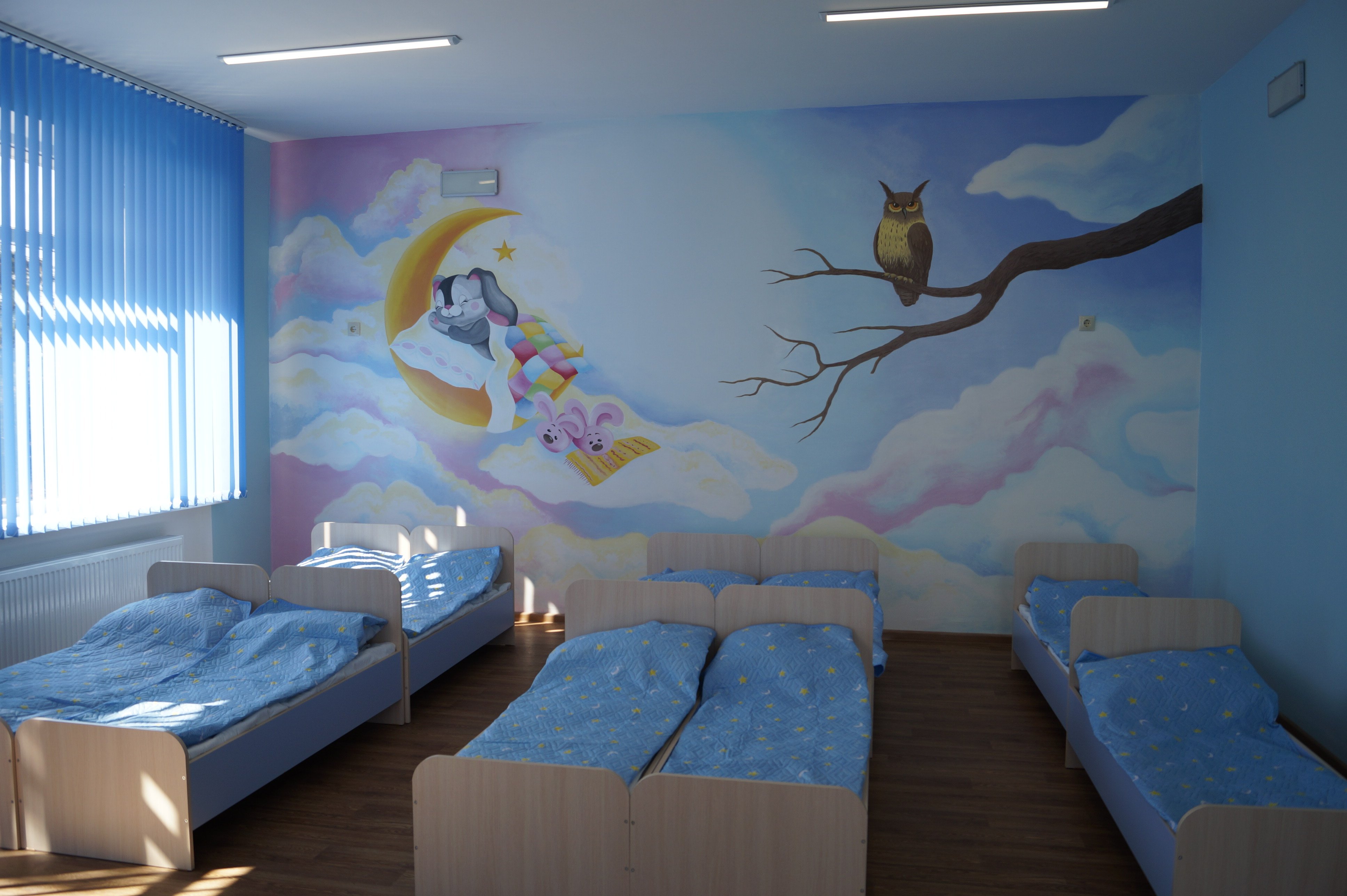 Спальная комната в детском саду