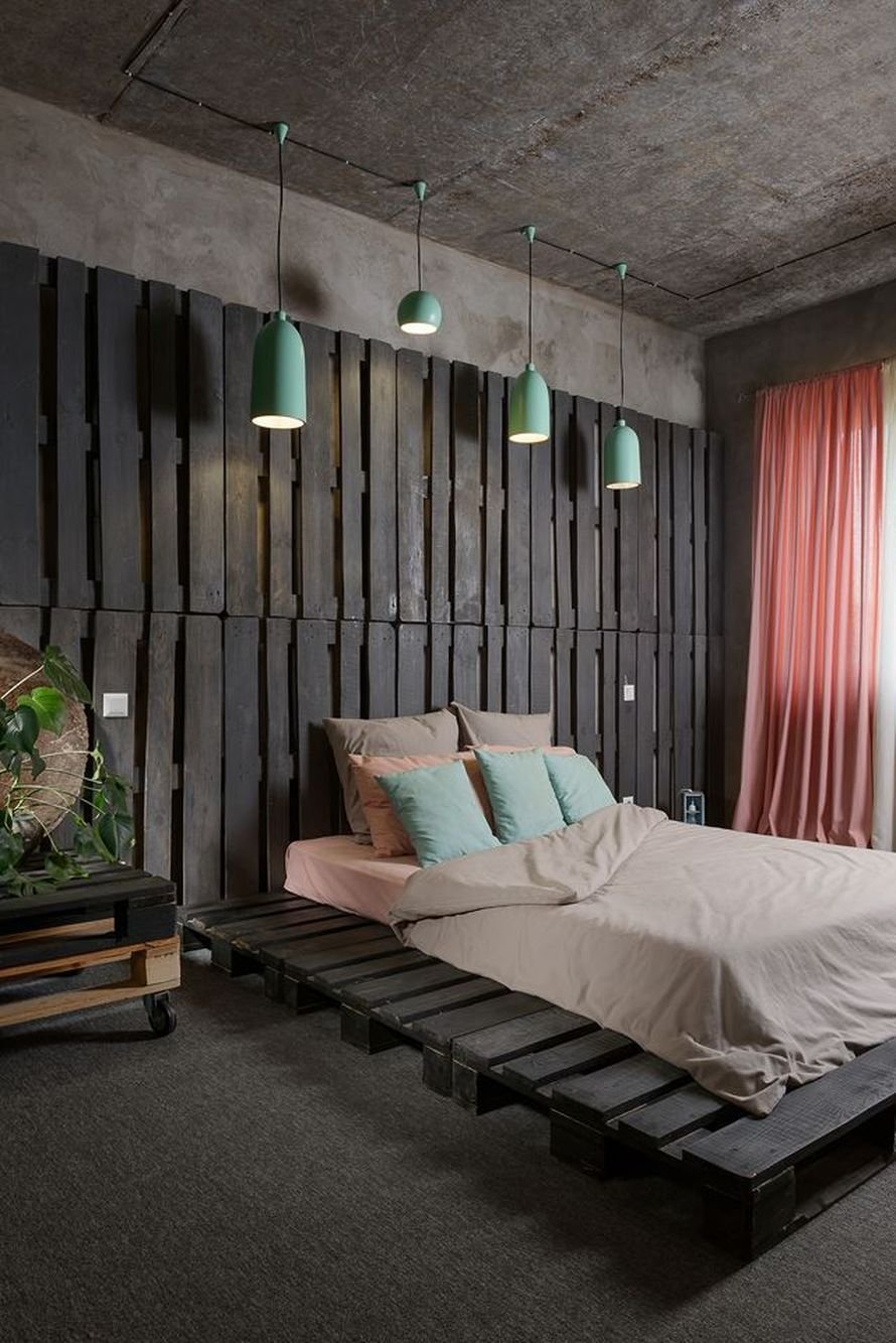 Кровать из европоддонов в стиле Loft