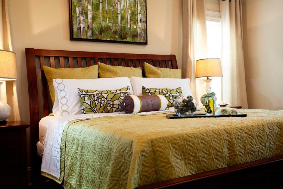 Сочетание цвета кровати штор и декоративных подушек