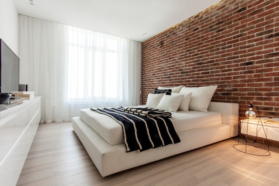 Дизайн спальни с кирпичной стеной (74 фото)