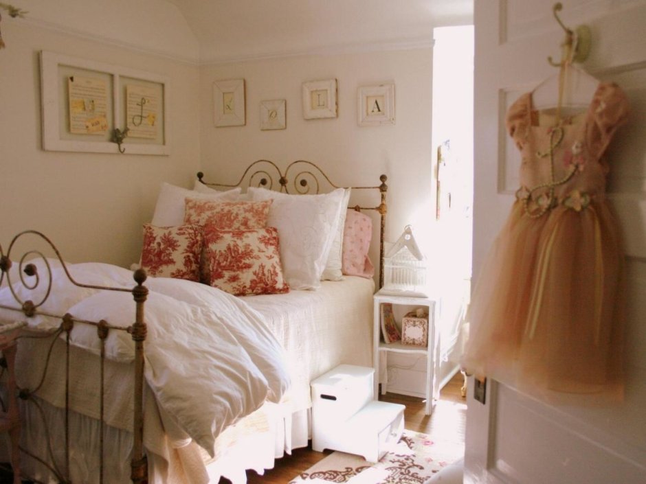 Спальня для девочки в стиле шебби Шик