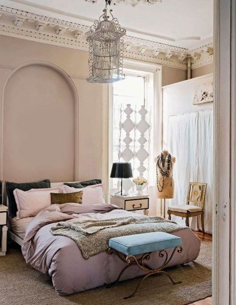 Красивая женская спальня