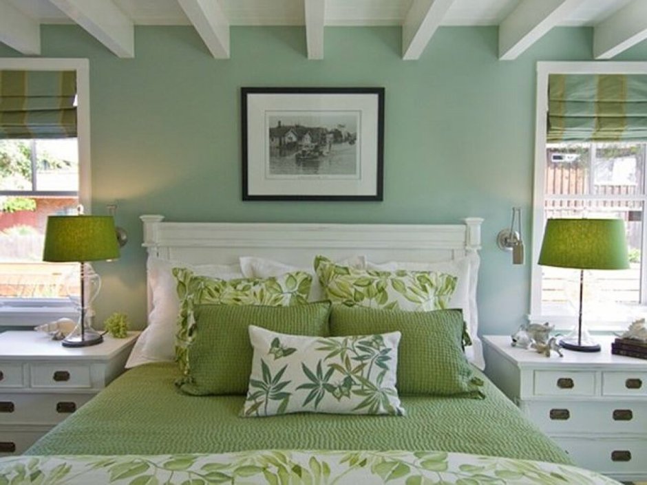 Уютная спальня в зеленом цвете