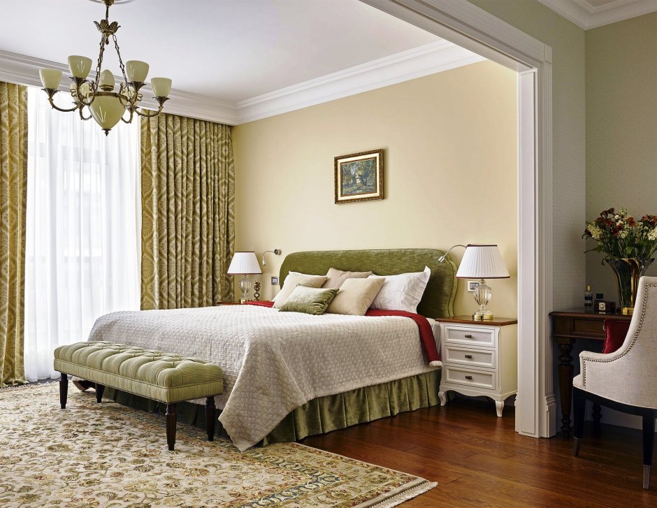 Спальня в оливковых тонах в классическом стиле