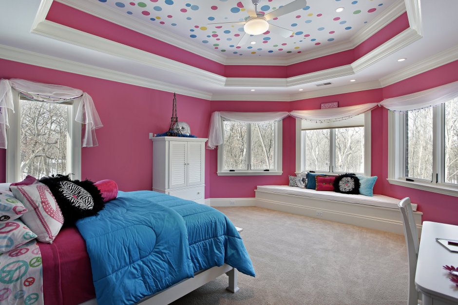 Потолок с балдахином в спальне