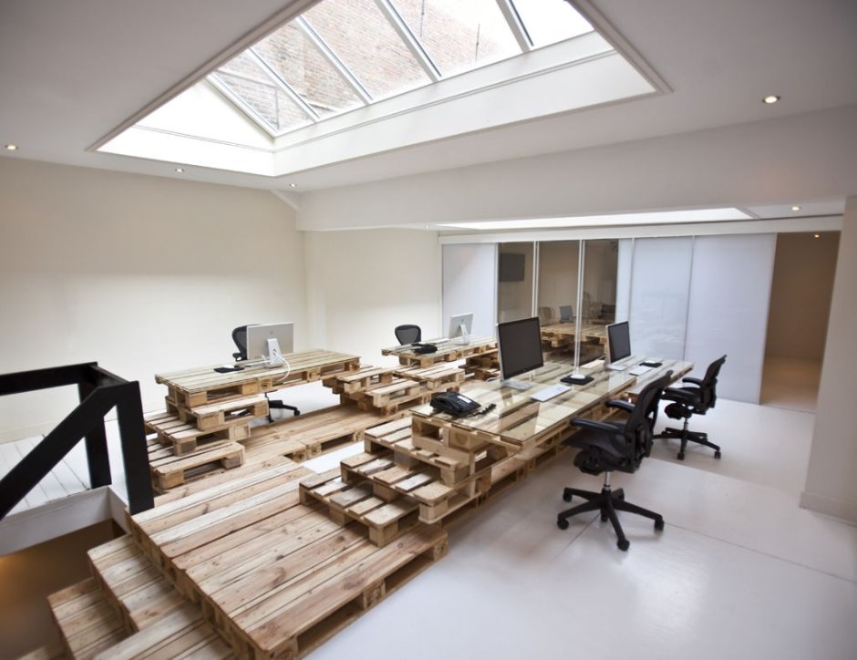 Деревянный интерьер офиса