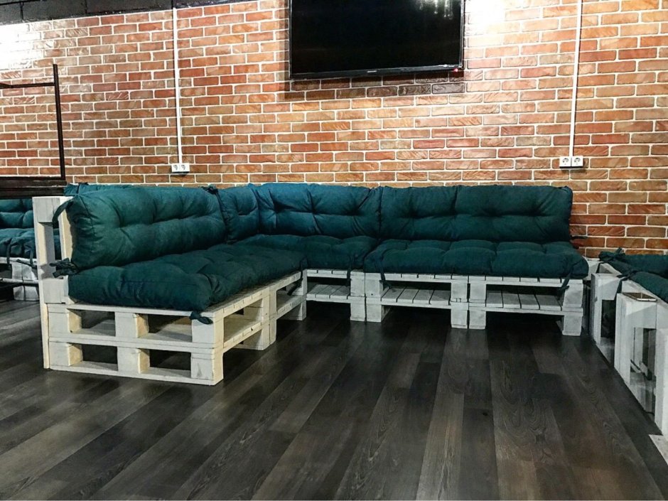 Угловой диван из паллет