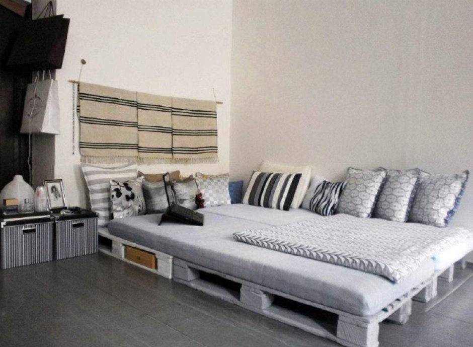 Двуспальный диван из поддонов
