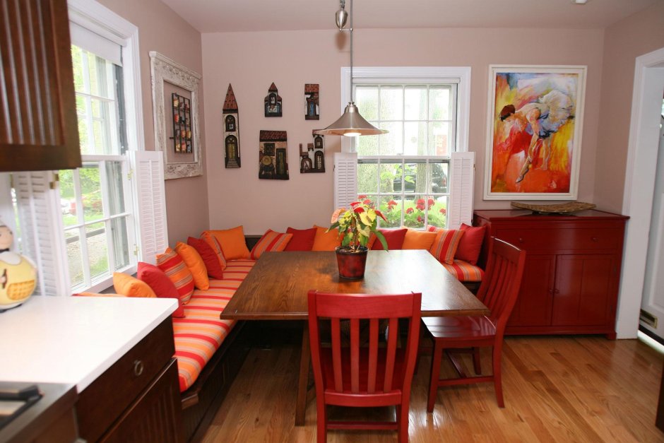 Оранжевый диван на кухню